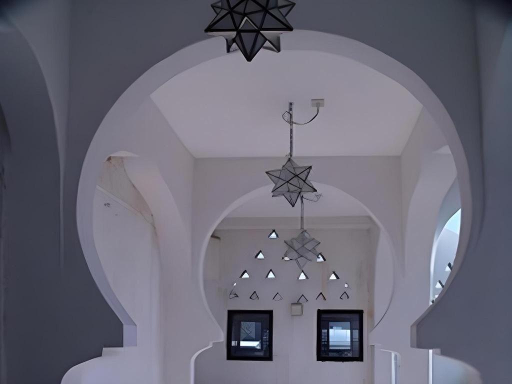 Arabian Art Hotel & Gallery Onjuku Esterno foto