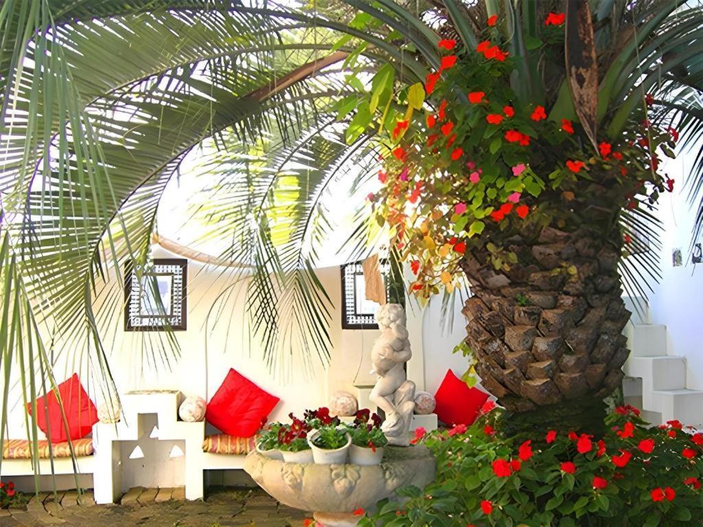 Arabian Art Hotel & Gallery Onjuku Esterno foto