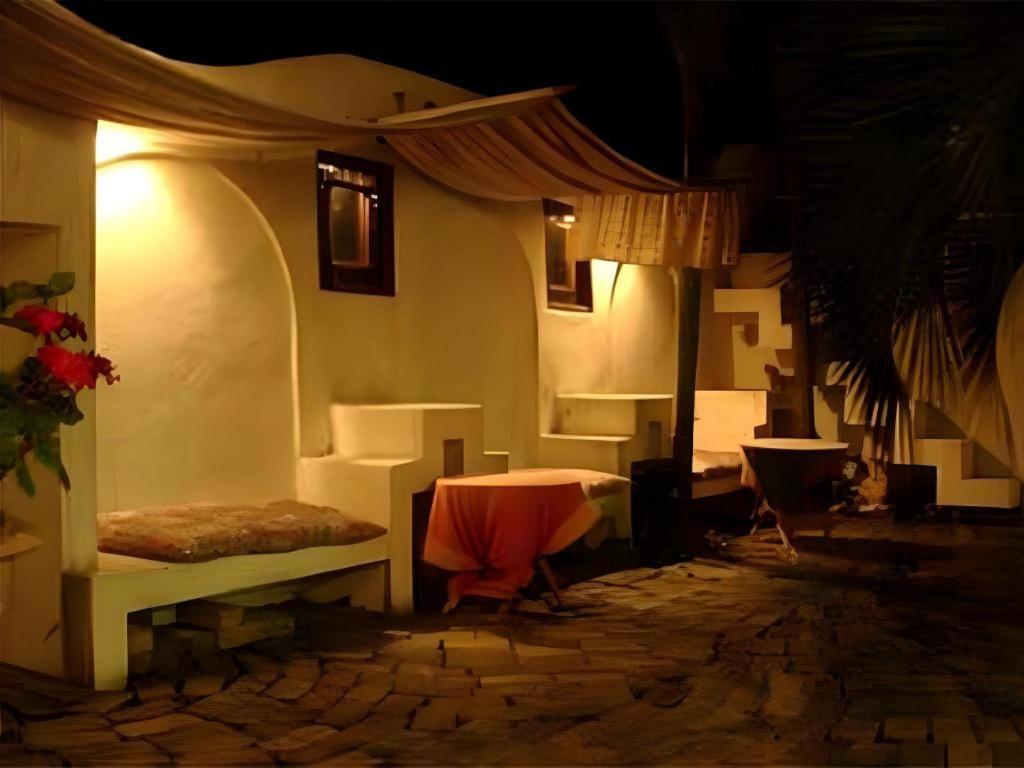 Arabian Art Hotel & Gallery Onjuku Esterno foto