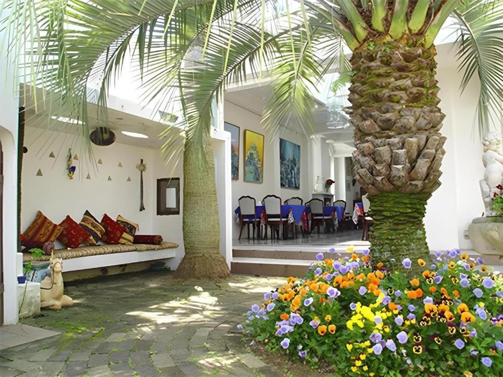 Arabian Art Hotel & Gallery Onjuku Esterno foto