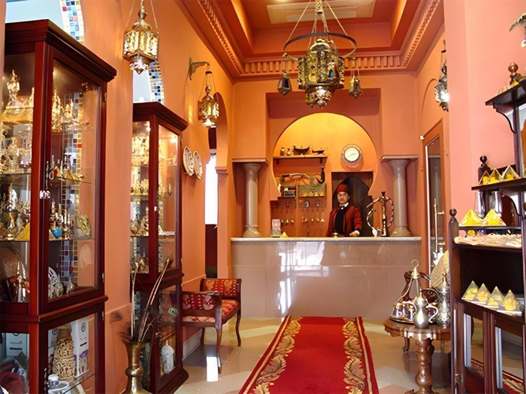 Arabian Art Hotel & Gallery Onjuku Esterno foto