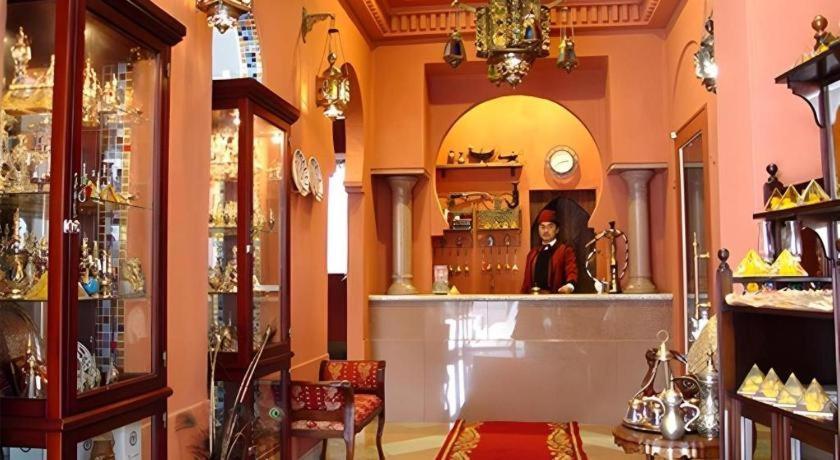 Arabian Art Hotel & Gallery Onjuku Esterno foto