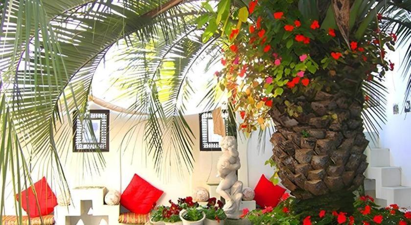 Arabian Art Hotel & Gallery Onjuku Esterno foto