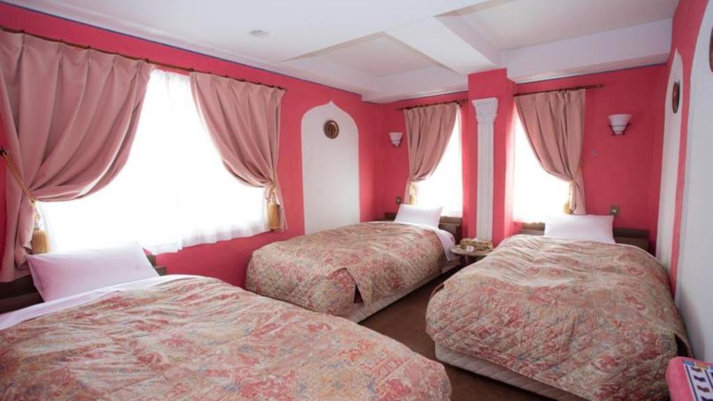 Arabian Art Hotel & Gallery Onjuku Esterno foto