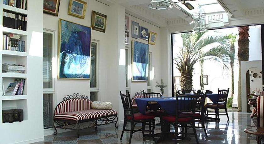 Arabian Art Hotel & Gallery Onjuku Esterno foto
