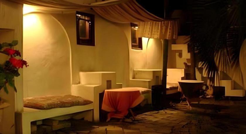 Arabian Art Hotel & Gallery Onjuku Esterno foto